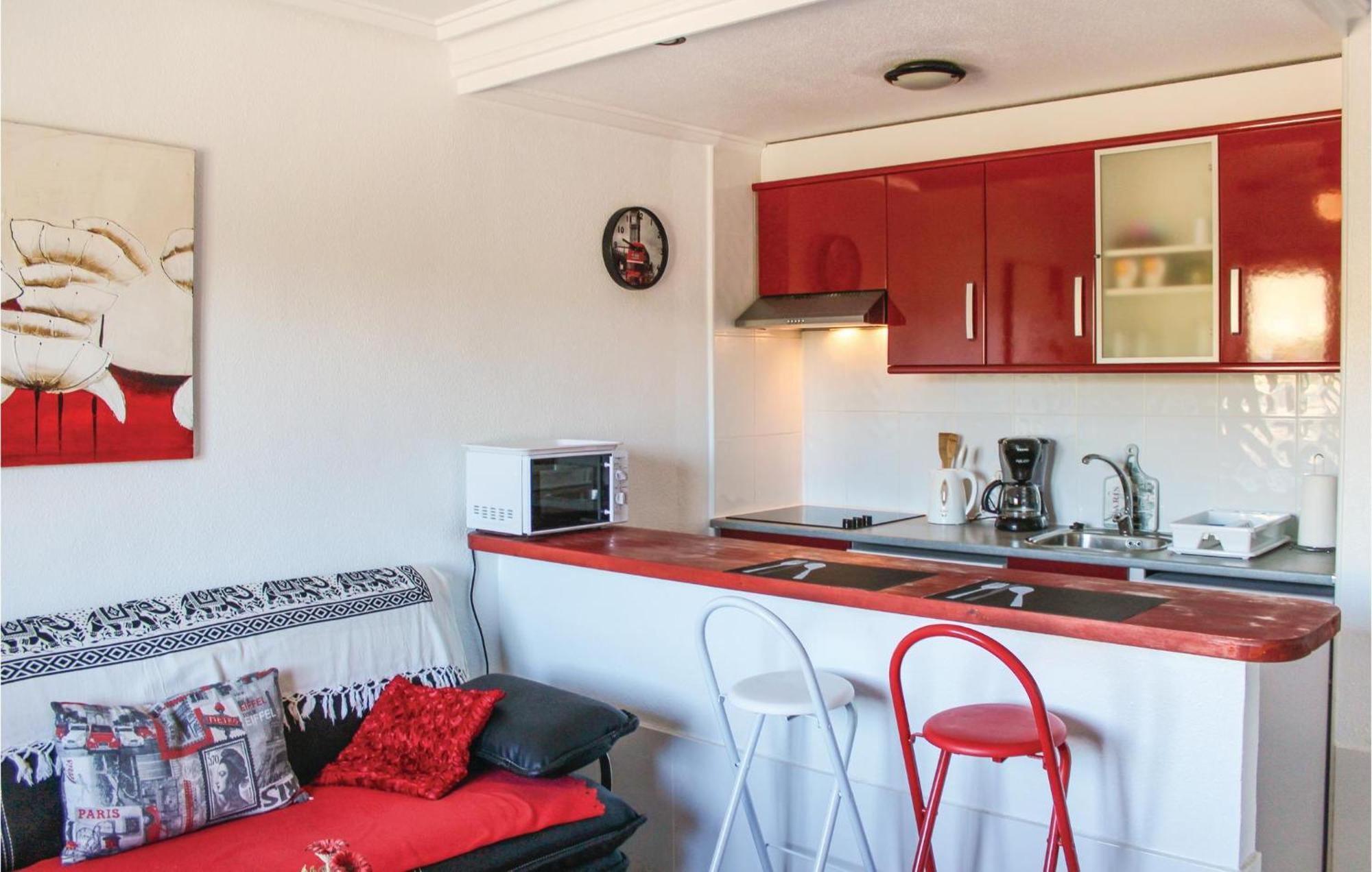 1 Bedroom Gorgeous Apartment In רוחאלס מראה חיצוני תמונה