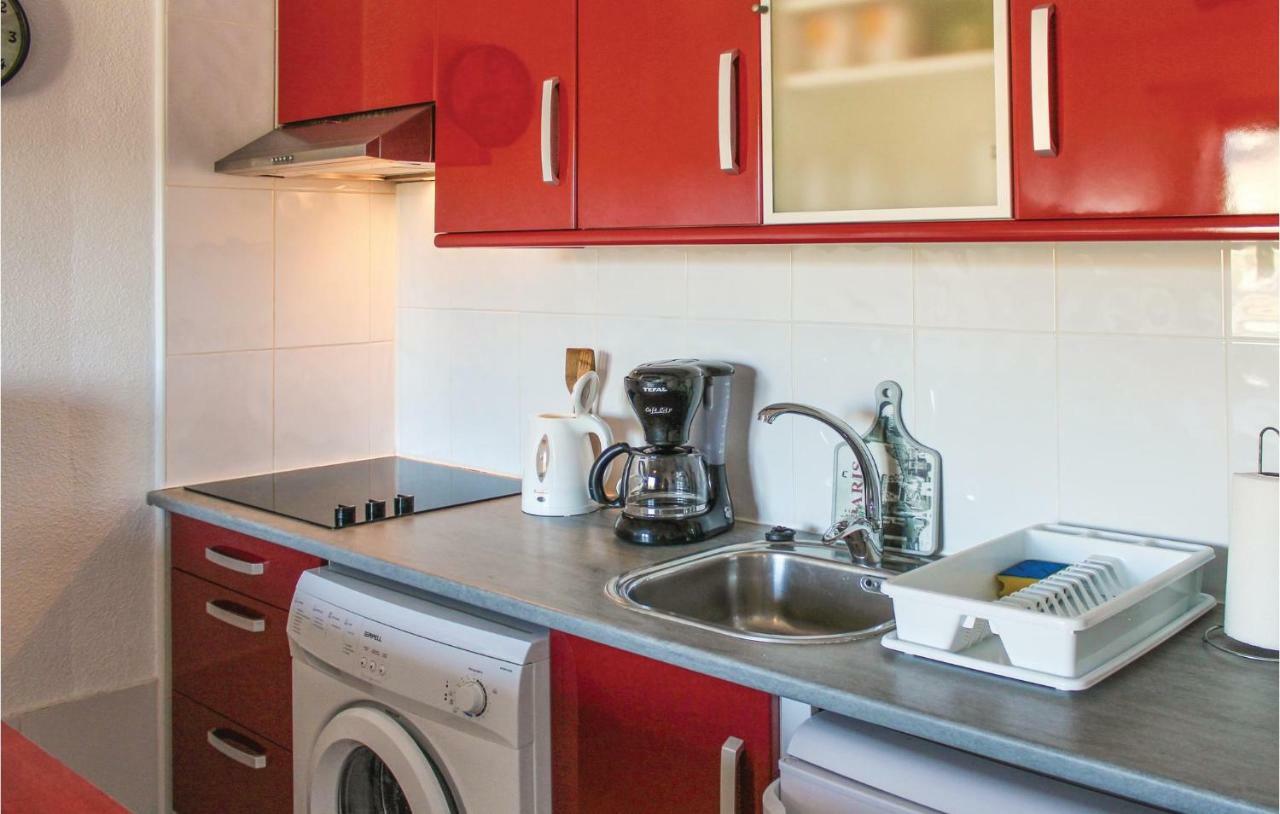 1 Bedroom Gorgeous Apartment In רוחאלס מראה חיצוני תמונה